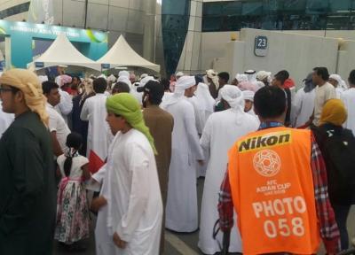 حاشیه دیدار قطر - امارات، بی احترامی به سرود قطر و پرتاب کفش به سمت المعز علی