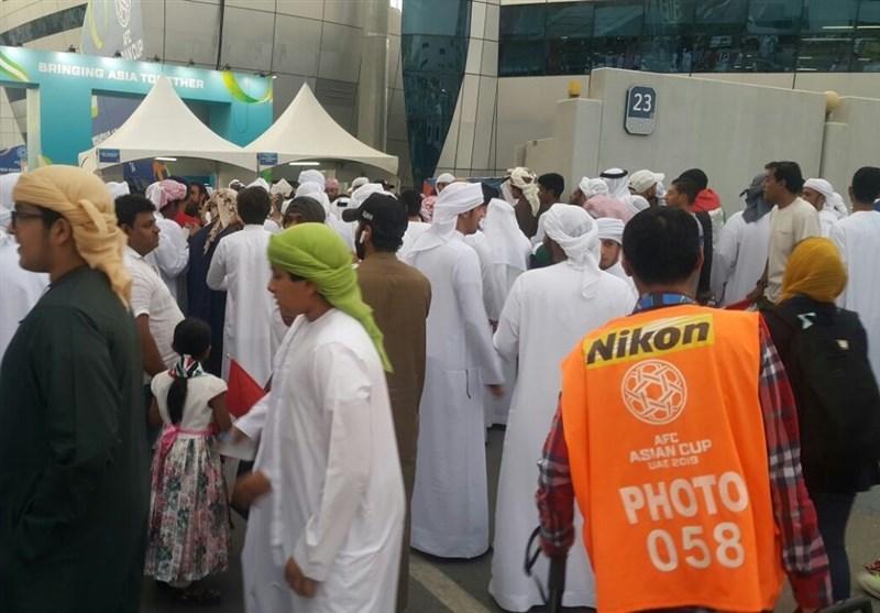 حاشیه دیدار قطر - امارات، بی احترامی به سرود قطر و پرتاب کفش به سمت المعز علی