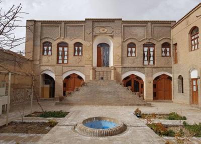 بنایی با کاربری نظامی که پستخانه شد