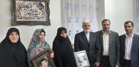 محمدرضا عارف: رسیدگی به خانواده های شهدا وظیفه حاکمیت است