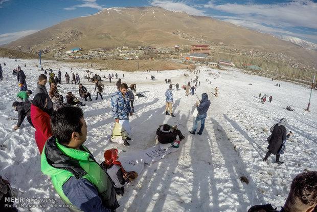 برف روبی پیست اسکی آلوارس به موازات روستاها ها انجام می گردد