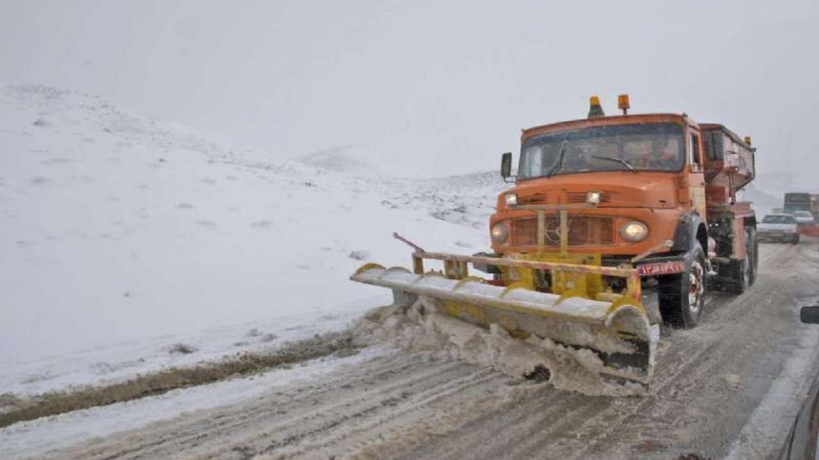 اجرای عملیات راهداری زمستانی در راه های استان سمنان