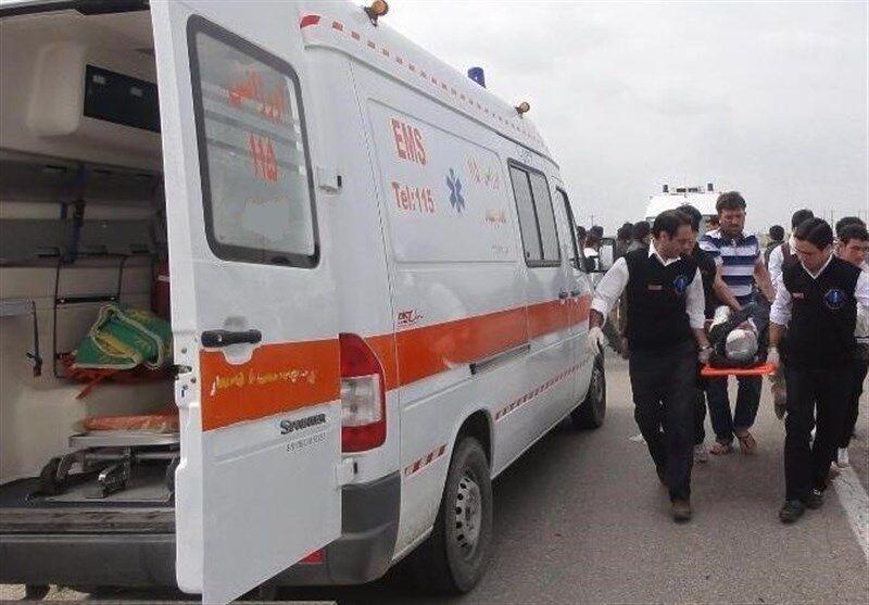 خبرنگاران واژگونی خودرو سواری در تهران 4 نفر را روانه بیمارستان کرد