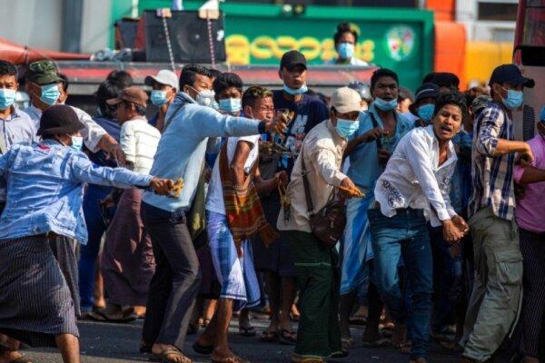درگیری شدید معترضان و پلیس میانمار، یک نفر کشته شد