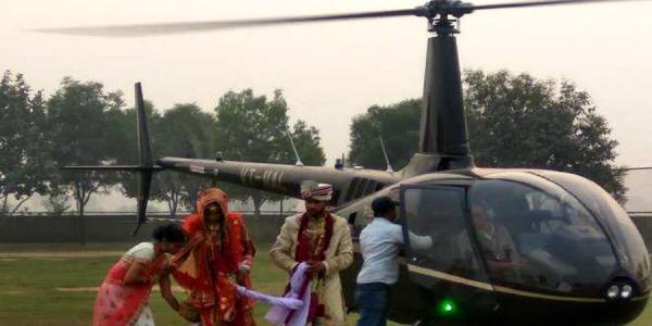 هلی کوپتر به جای ماشین عروس در هند (