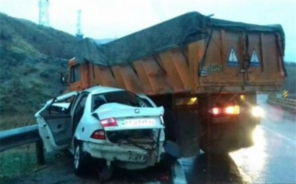 تصادف در اتوبان؛ کامیون واژگون شد تصادف در اتوبان؛ کامیون واژگون شد