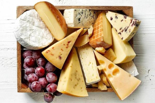 خوردن پنیر برای کدام بیماری ها مناسب نیست؟