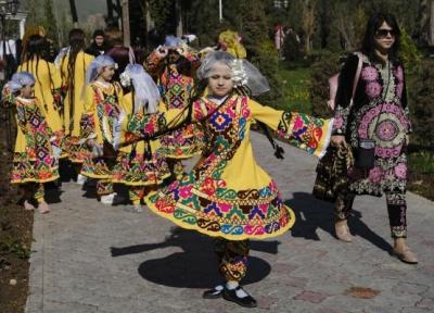چکن، باغی رنگارنگ بر تن زنان تاجیک